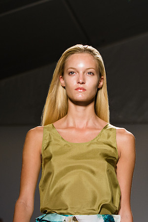 131-Noon-by-Noor-spring-2013-Vail-Fucci-Kryolan-fashion-week-129
