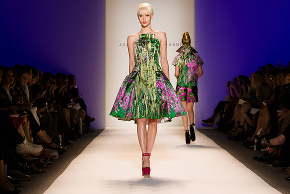 127-Joanna-Mastroianni-spring-2013-Vail-Fucci-Kryolan-fashion-week-1230815