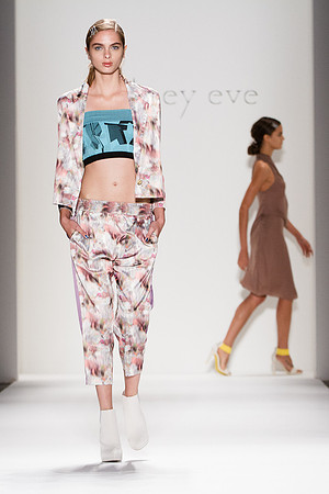 337-Whitney-Eve-Kryolan-Vail-Fucci-3361115