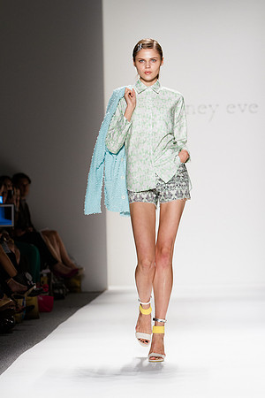 342-Whitney-Eve-Kryolan-Vail-Fucci-3411135