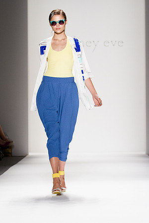 276-Whitney-Eve-Kryolan-Vail-Fucci-2760929
