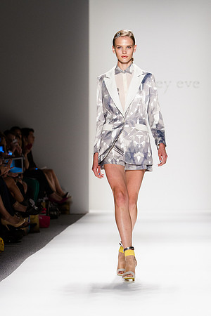 238-Whitney-Eve-Kryolan-Vail-Fucci-2380798