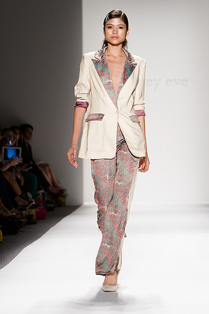 357-Whitney-Eve-Kryolan-Vail-Fucci-3561181