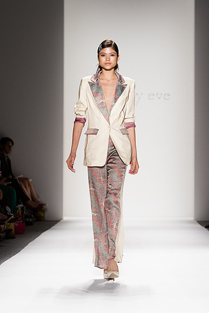 355-Whitney-Eve-Kryolan-Vail-Fucci-3541177