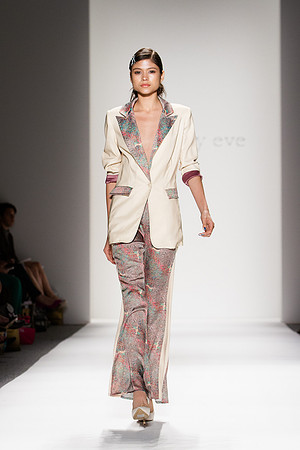 356-Whitney-Eve-Kryolan-Vail-Fucci-3551179