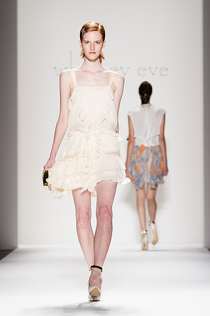 291-Whitney-Eve-Kryolan-Vail-Fucci-2910984