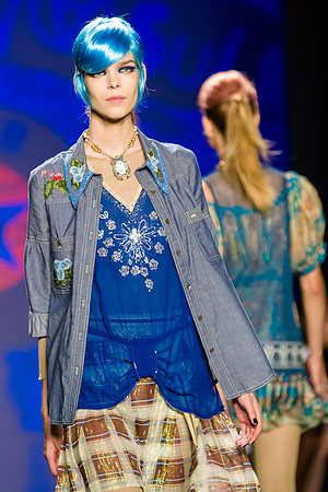 019-Anna-Sui-Spring-2013-Vail-Fucci-0191434