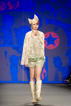009-Anna-Sui-Spring-2013-Vail-Fucci-0091381