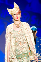 010-Anna-Sui-Spring-2013-Vail-Fucci-0101383