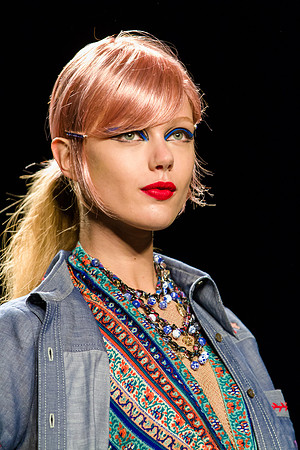 113-Anna-Sui-Spring-2013-Vail-Fucci-1131815