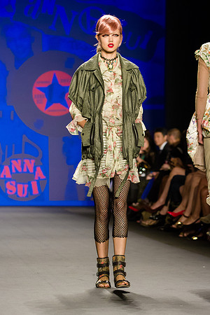 040-Anna-Sui-Spring-2013-Vail-Fucci-0401517