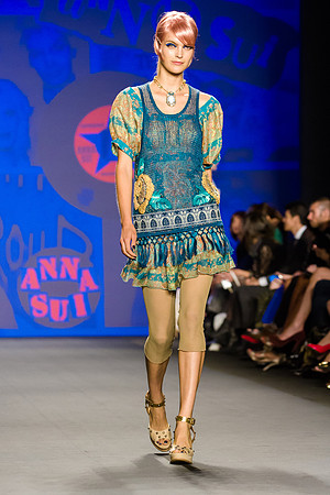 016-Anna-Sui-Spring-2013-Vail-Fucci-0161418