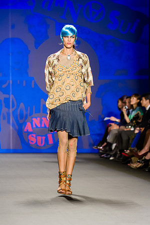 022-Anna-Sui-Spring-2013-Vail-Fucci-0221460