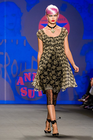 081-Anna-Sui-Spring-2013-Vail-Fucci-0811703