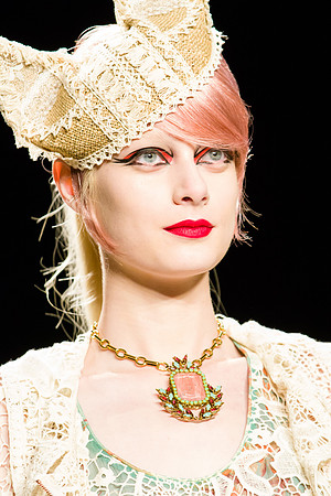 012-Anna-Sui-Spring-2013-Vail-Fucci-0121394