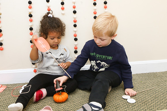 084-halloween-walnut-park-toddler-5944-2