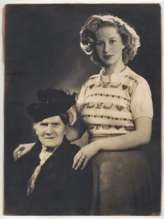 yvonne-with-grandmother-1946
