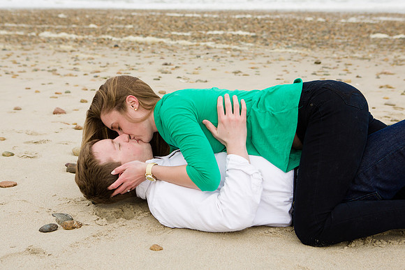 061duxbury-beach-engagement-Fuccis-Photos9042