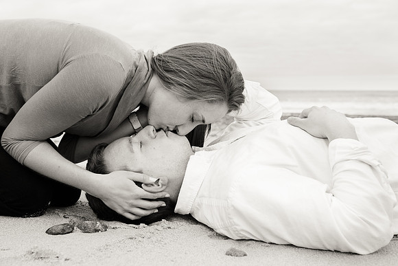 068duxbury-beach-engagement-Fuccis-Photos9096