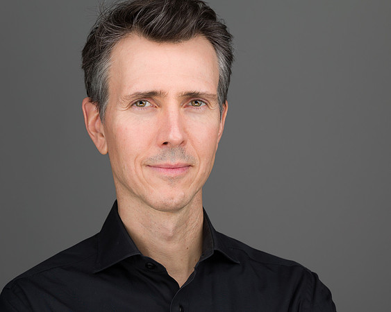Andrew-Payne-0600-modern-crop
