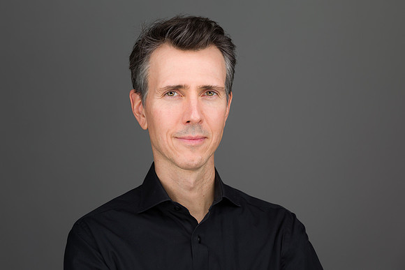 Andrew-Payne-D0600-loose-crop